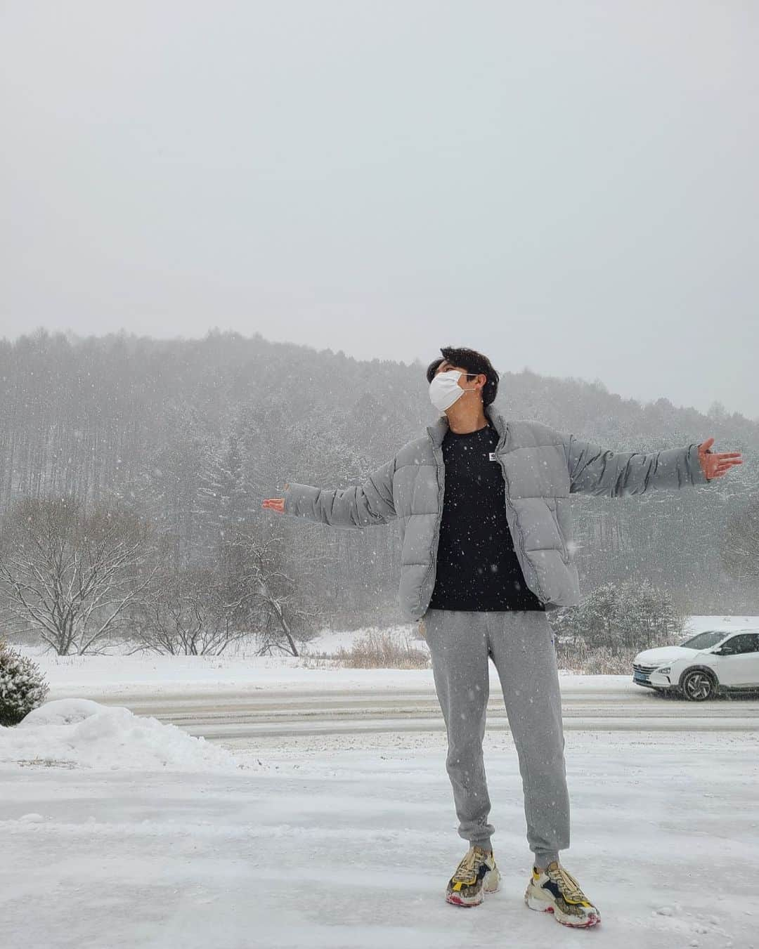 インジュン さんのインスタグラム写真 - (インジュン Instagram)「大好きな冬!!そして雪!!!! 겨울좋아!!!그리고눈!!!! . . . #셀카#셀피#데일리#일상#첫눈#인준 #selfie#daily#l4l#snow#injun #インジュン#初雪#冬#大好き」12月13日 11時53分 - injun1992.39