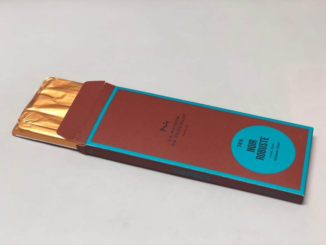 天玲美音さんのインスタグラム写真 - (天玲美音Instagram)「choco🍫 #カカオ 74%だから健康にもいい！  皆さんもどうぞ♡ 朝から#チョコレート で幸せ気分♡  #chocolate  #chocolatebar  #MIONchoice #lamaisonduchocolat  #choco #チョコ #チョコレート #幸せの味 #cute #chocolate  #美食 #健康美 #健康美音 #dolce  #sweets #sweet #lovechoco」12月13日 11時49分 - miontenrei