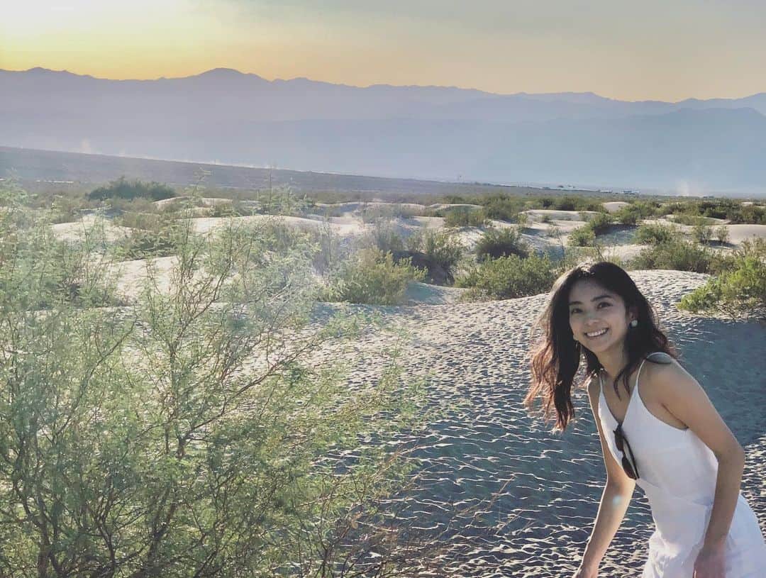 蒼あんなさんのインスタグラム写真 - (蒼あんなInstagram)「It was my first time to go to national park in America. It had a solemn and mysterious atmosphere.⛰  前にDeath Valley 行った時の⛰何回もアメリカ行ってるのに初めて行った国立自然公園。本当にアメリカの自然の広大さには息を呑むものがある😮✨地球ってなんて綺麗なんだろう🌏  #deathvalley #デスバレー #砂漠」12月13日 11時51分 - twins_anna