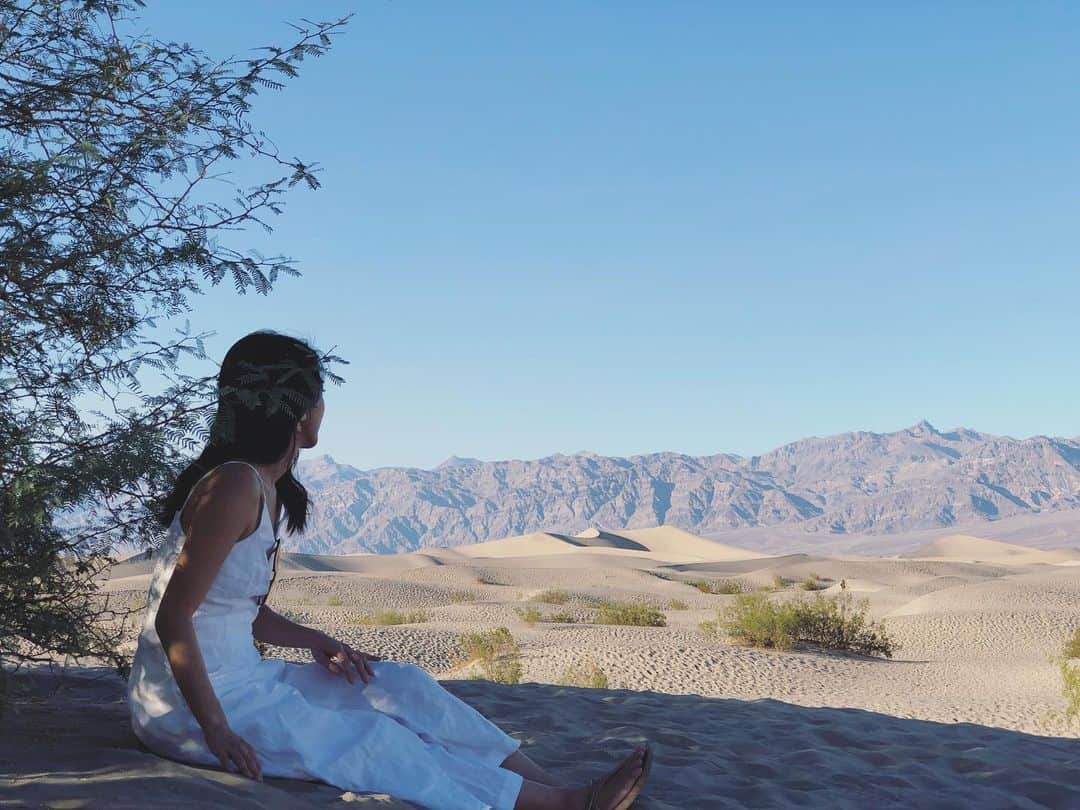 蒼あんなさんのインスタグラム写真 - (蒼あんなInstagram)「It was my first time to go to national park in America. It had a solemn and mysterious atmosphere.⛰  前にDeath Valley 行った時の⛰何回もアメリカ行ってるのに初めて行った国立自然公園。本当にアメリカの自然の広大さには息を呑むものがある😮✨地球ってなんて綺麗なんだろう🌏  #deathvalley #デスバレー #砂漠」12月13日 11時51分 - twins_anna