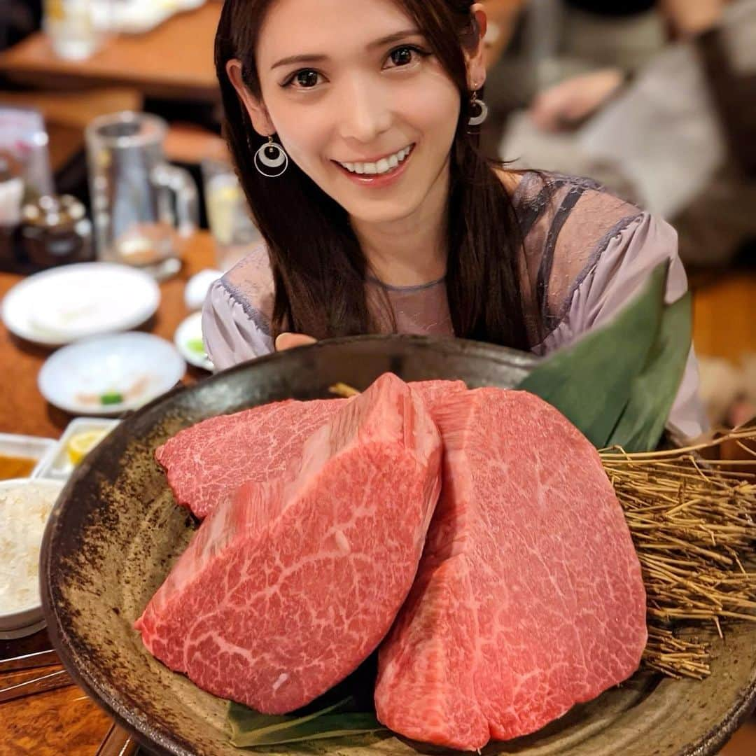 大見さなえさんのインスタグラム写真 - (大見さなえInstagram)「オーダーメイドの焼肉コースが食べられるお店😍🥩﻿ 北砂『#スタミナ苑 』﻿ ﻿ 創業約70年の老舗焼肉で、目利により厳選されたA5ランクの和牛をリーズナブルに楽しめる😋🥓﻿ ﻿ 好きなものを美味しく食べて欲しいという思いで﻿ 1組ずつ事前に希望を聞いて提供されてるそう🥺✨﻿ ﻿ 通常は極みコース7000円＋2000円で飲み放題付き🍺﻿ (今回はお肉のランクが上がったのか、 量が多かったのかで﻿飲み放題込みで11000円)﻿ ﻿ 厚切りのタンやヒレステーキは﻿20分かけて﻿ じっくり最高の焼き加減で焼いてくださる🤤💓﻿ ﻿ ヒレ肉は最初は高い温度で周りカリッと焼いたものと﻿ 終始じっくり焼き上げられたものの両パターン焼いてくださった🥺﻿ ﻿ 老舗焼肉で友達の好みを聞きつつ﻿ オーダーメイド焼肉を楽しみたい方に🙆‍♀️﻿ ﻿ ーーーーーーーーーーーーーーーーー﻿ コース内容﻿ ・ナムルとキムチの盛り合わせ﻿ ・本日のサラダ﻿ ・極厚タンの塩麹漬け﻿ ・新上タン塩﻿ ・特選ハラミ﻿ ・ヒレステーキの鬼盛り﻿ ・サーロインの肉寿司とカイノミのカツサンド﻿ ・リブ芯﻿ ・フィレミニオン﻿ ・盛岡冷麺﻿ ﻿ #焼肉スタミナ苑 #焼肉 #フィレ肉」12月13日 11時57分 - tabe_megumi