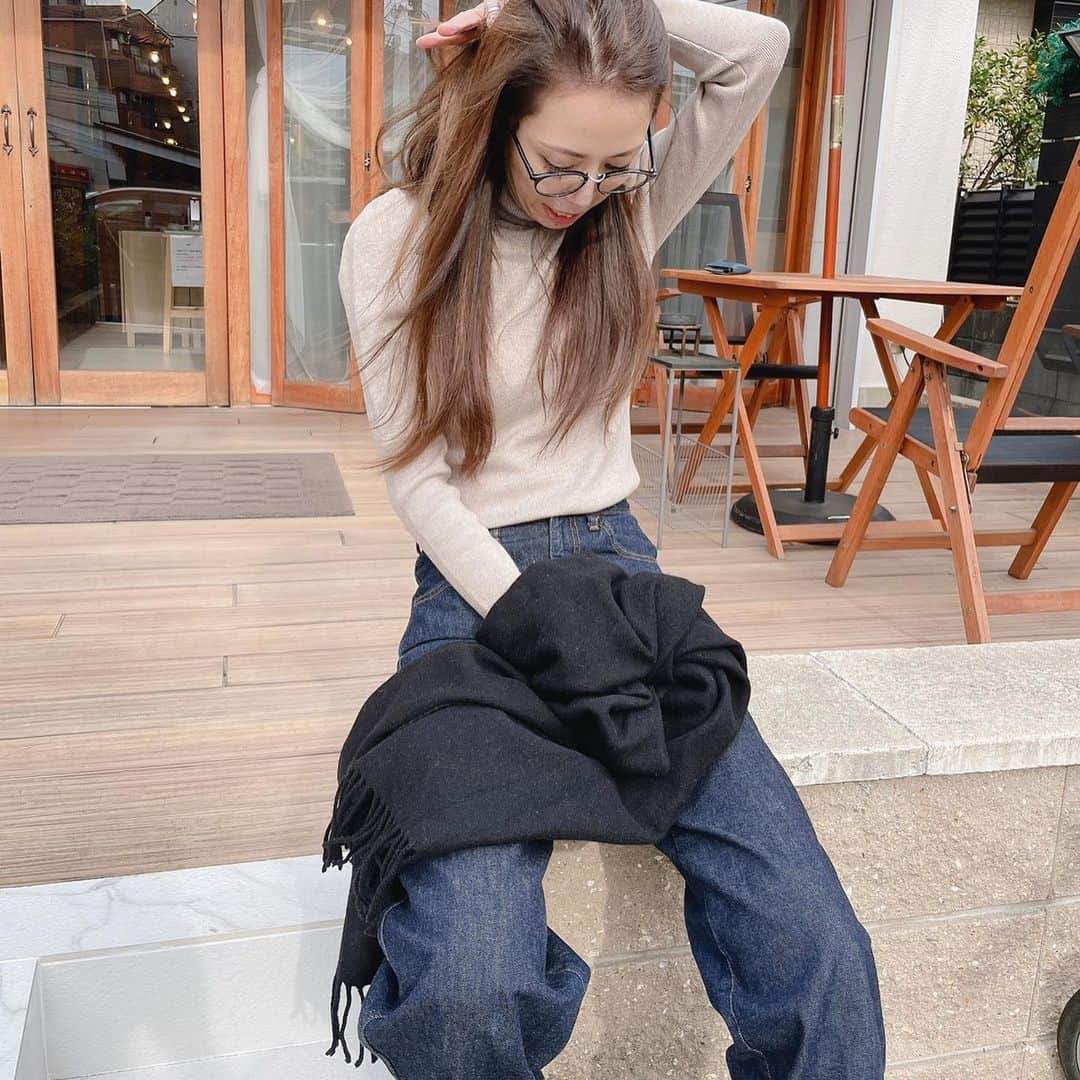 asuka0119のインスタグラム：「2020.12.13  大好きな#パフスリーブ @mooi2official  の#パフスリーブデザインニット  可愛い肩のライン▶️2枚目 少し可愛く仕上げたい日に良き(ت)  @mooi2official #韓国ファッション  #オルチャン  #韓国通販  #mooi2official #プチプラ #お洒落さんと繋がりたい #ニット#高身長#高身長コーデ #アラフォー#アラフォーコーデ #アラフォーママ #プチプラ高見えコーデ #プチプラコーデ #pr」