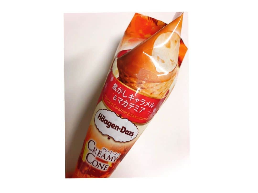 城華阿月さんのインスタグラム写真 - (城華阿月Instagram)「ハマってしもた🍦 やられたー🤦‍♀️ 保冷バッグ持参で買いに行こ🎵 #ハーゲンダッツ #ハーゲンダッツ期間限定  #焦がしキャラメル  #マカデミアナッツ  #セブンイレブン #セブンイレブンスイーツ #クリーミーコーン  #クリーミーコーンキャラメルアンドマカデミア」12月13日 12時04分 - azuki__joka