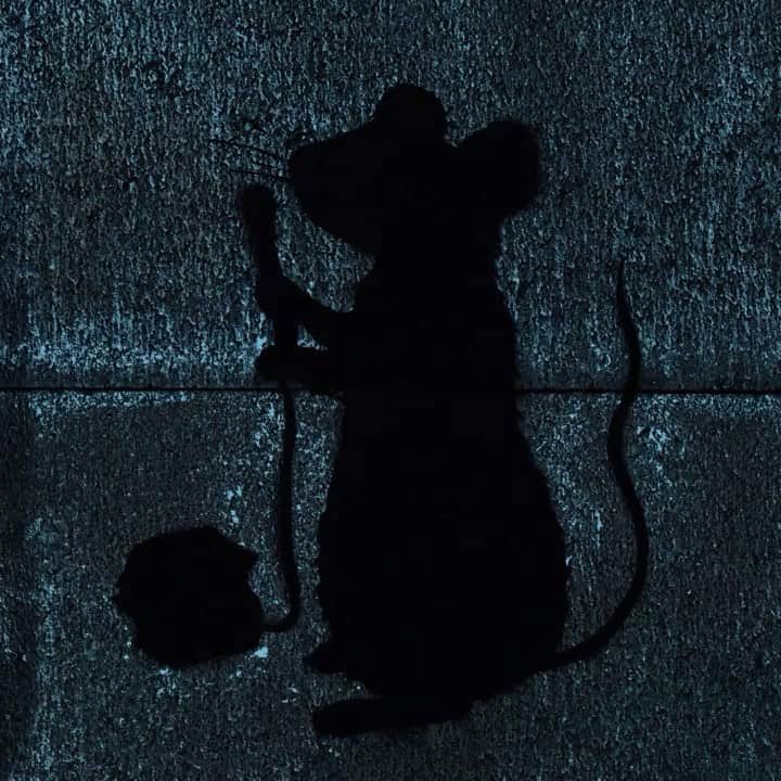 DE DE MOUSEのインスタグラム：「Demonstration 1というアーメンジャングルのシングルをリリースしました 本当にただのアーメンジャングルです そんでもってイマーシブというヘッドフォンで聴く立体音響でミックスしたツインドラムバージョンも作りました これは普通のステレオミックスです アーメンジャングルでツインドラムで立体音響なんてよくわからないなって自分でも思いますが、そんな所が好きです  I released an amen jungle single called Demonstration 1 It ’s really just an amen jungle I also made a twin drum version mixed with virtual surround that I listen to with headphones called immersive. This is a normal stereo mix I don't really understand 3D sound with twin drums in the amen jungle, but I like that.  https://ultravybe.lnk.to/demonstration1  #dédémouse #dedemouse #デデマウス #電電鼠」