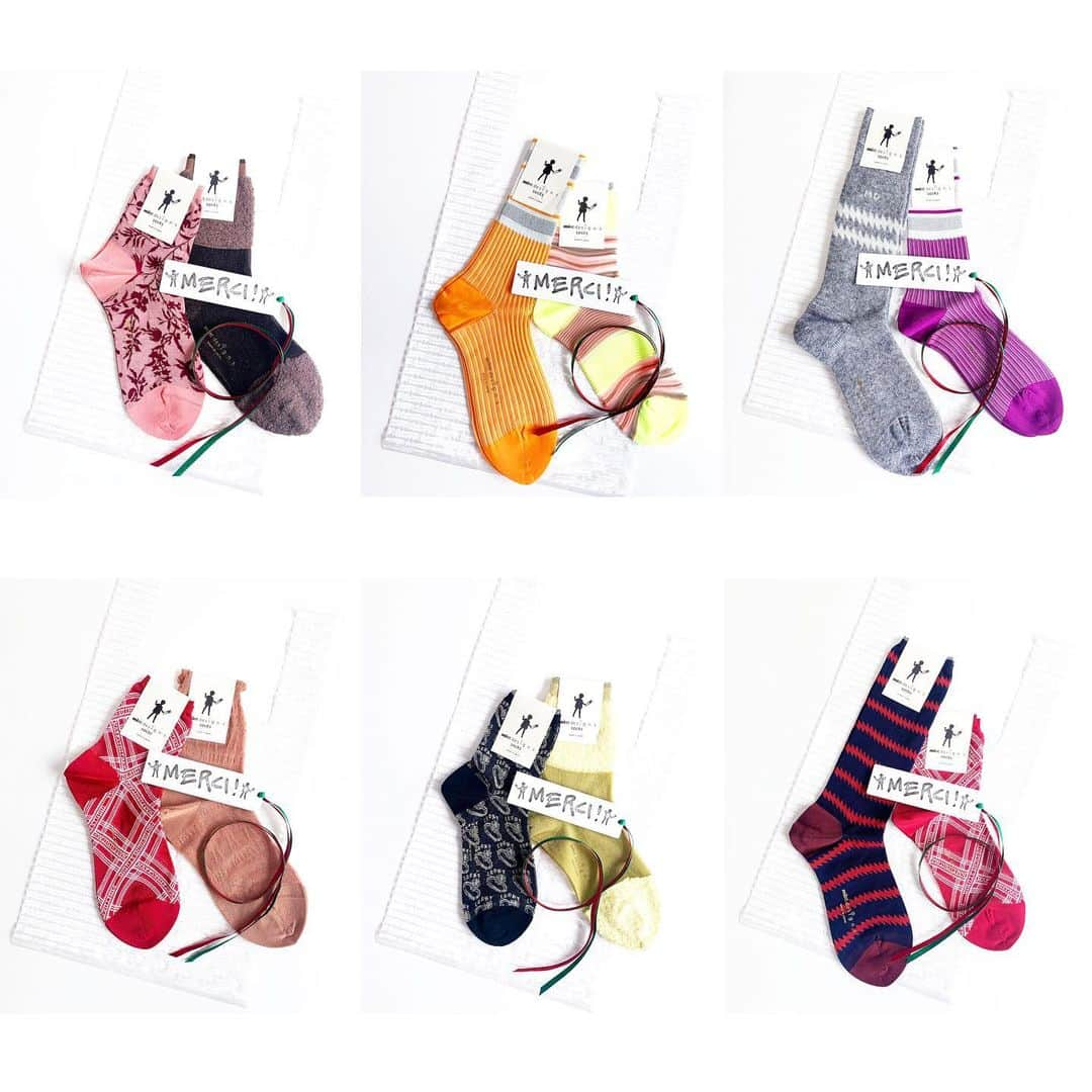 ミントデザインズさんのインスタグラム写真 - (ミントデザインズInstagram)「【ONLIEN STORE 新作入荷のお知らせ】  SOCKS SET  豊富なカラーリング、パターン柄を閉じ込めたブランドで人気のソックスの2足セット。  レディース30種類、メンズ10種類の豊富な種類の中からお気に入りの組み合わせをお選びいただけます。  日頃お世話になっている方、ご家族、大切な方などに気軽に渡していただけるギフトセットです。  【送料無料・クリスマスギフトラッピングキャンペーン】 キャンペーン期間中、1万円以上お買い上げの方に送料無料のクーポンを利用回数無制限にて使用いただけます。  キャンペーン期間: 12月11日（金）〜 12月25日（金） クーポンコード：送料無料 お会計の際にクーポンコードを入力をお願い致します。  また、期間中はクリスマス仕様のリボンを使用したラッピングとなります。 ギフトをご希望の方は注文画面より選択ください。 12月20日(日)23:59までのご注文で、クリスマス当日にお届けが可能です。 ※クリスマス当日お届けをご希望の場合は、必ずお届け日をご指定ください。 ※ただし、上記期間中のご注文につきましても、ご注文内容に不備がある場合は 配送日時指定のご希望に沿えない場合がございます。あらかじめご了承ください。  #mintdesigns #ミントデザインズ  #gift #ギフト #holiday #holidaygifts  #onlineshop #クリスマス#ソックス#socks」12月13日 12時13分 - mintdesigns_store