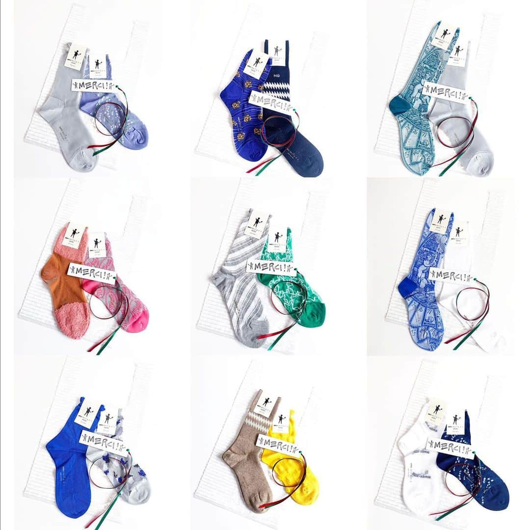 ミントデザインズさんのインスタグラム写真 - (ミントデザインズInstagram)「【ONLIEN STORE 新作入荷のお知らせ】  SOCKS SET  豊富なカラーリング、パターン柄を閉じ込めたブランドで人気のソックスの2足セット。  レディース30種類、メンズ10種類の豊富な種類の中からお気に入りの組み合わせをお選びいただけます。  日頃お世話になっている方、ご家族、大切な方などに気軽に渡していただけるギフトセットです。  【送料無料・クリスマスギフトラッピングキャンペーン】 キャンペーン期間中、1万円以上お買い上げの方に送料無料のクーポンを利用回数無制限にて使用いただけます。  キャンペーン期間: 12月11日（金）〜 12月25日（金） クーポンコード：送料無料 お会計の際にクーポンコードを入力をお願い致します。  また、期間中はクリスマス仕様のリボンを使用したラッピングとなります。 ギフトをご希望の方は注文画面より選択ください。 12月20日(日)23:59までのご注文で、クリスマス当日にお届けが可能です。 ※クリスマス当日お届けをご希望の場合は、必ずお届け日をご指定ください。 ※ただし、上記期間中のご注文につきましても、ご注文内容に不備がある場合は 配送日時指定のご希望に沿えない場合がございます。あらかじめご了承ください。  #mintdesigns #ミントデザインズ  #gift #ギフト #holiday #holidaygifts  #onlineshop #クリスマス#ソックス#socks」12月13日 12時13分 - mintdesigns_store