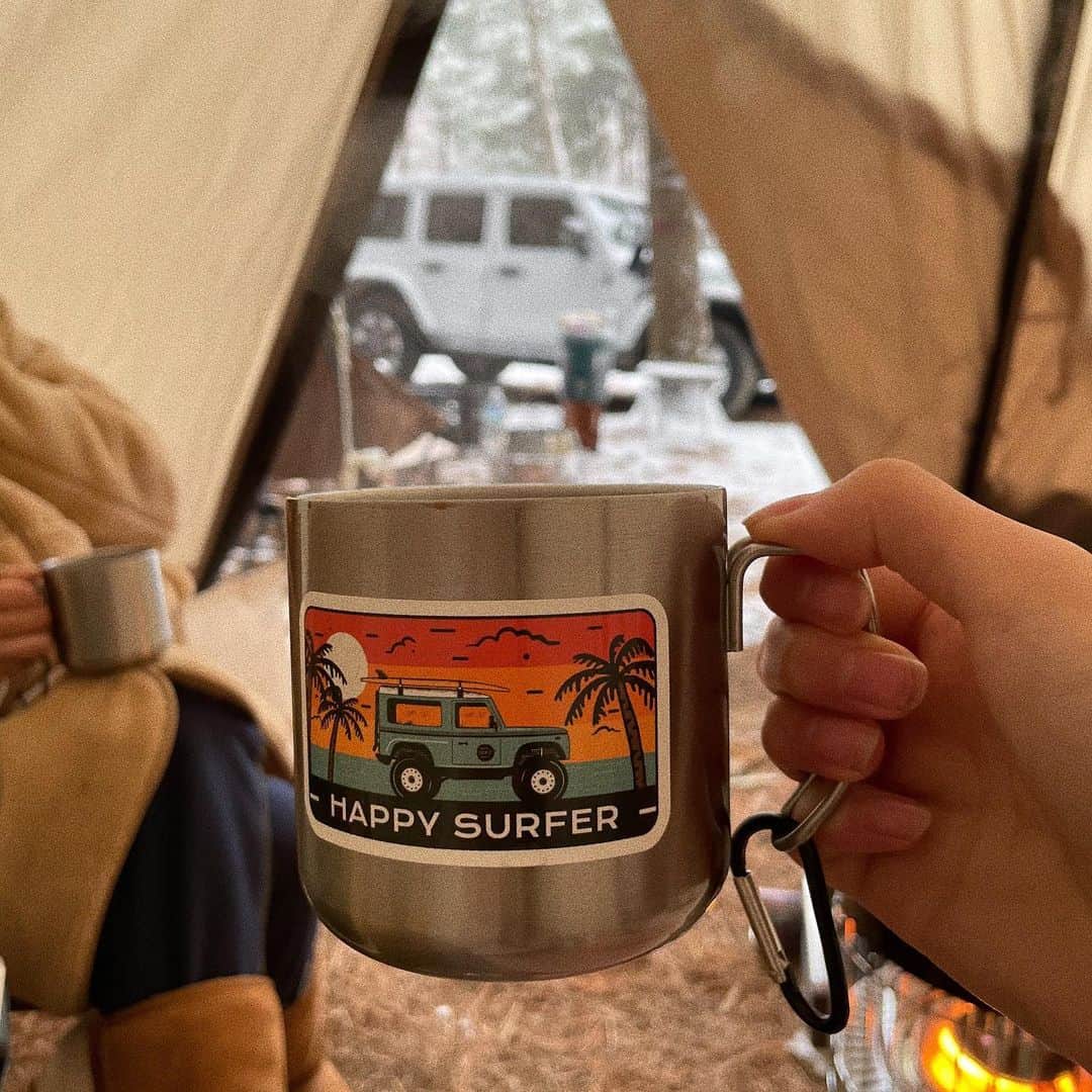 イユエリンのインスタグラム：「운이 좋았다 눈 떠보니 첫 눈이 왔을 줄이야❄️⛺️」