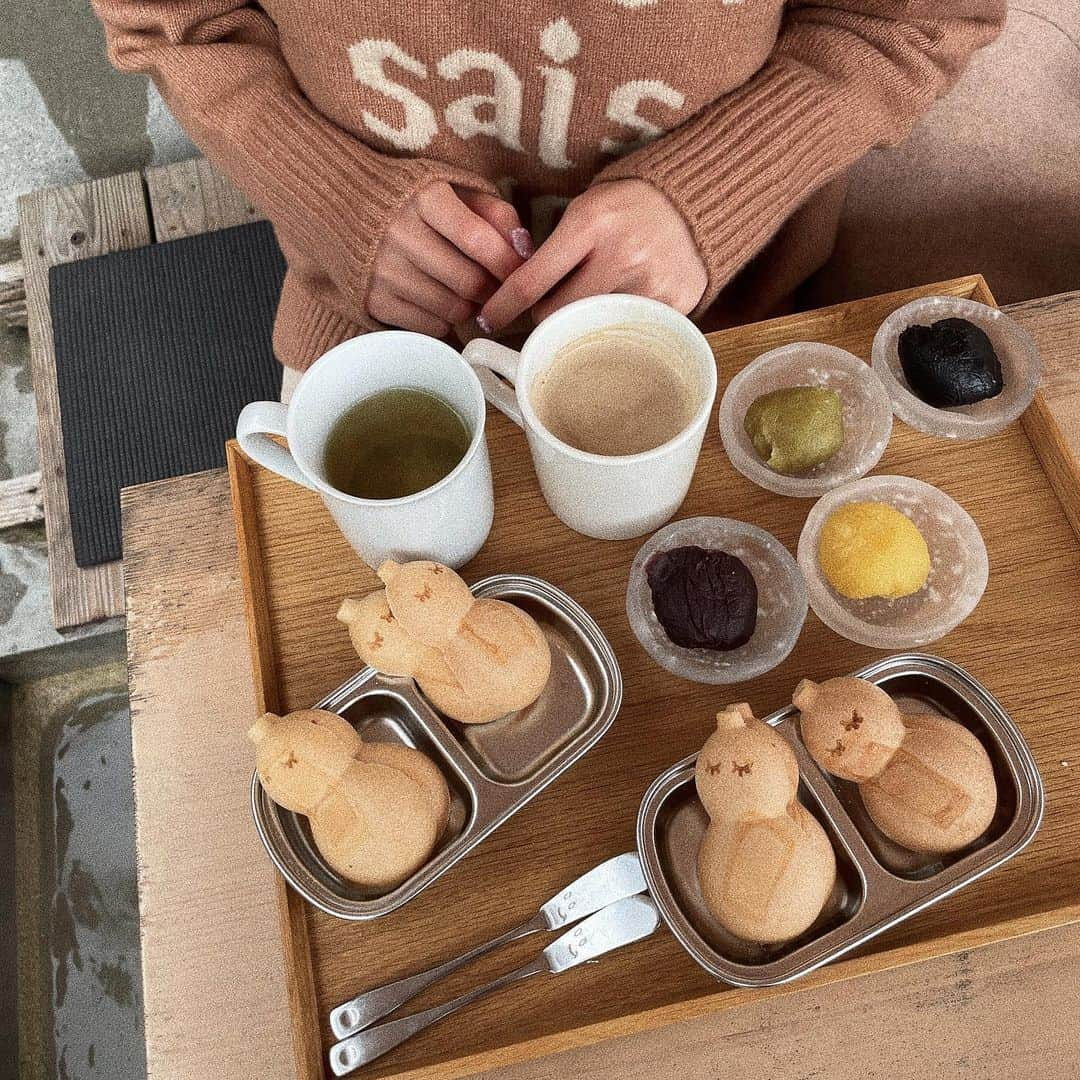 ひこ乃さんのインスタグラム写真 - (ひこ乃Instagram)「⛄️⠀ ⠀ 箱根の可愛い足湯カフェ🧸 この時期の箱根は寒いけど空気が澄んでるし 途中で足湯入ればあたたかいし楽しい〜🤍ˎˊ˗⠀ ⠀ #narayacafe#箱根カフェ#하코네」12月13日 12時27分 - hikono0909