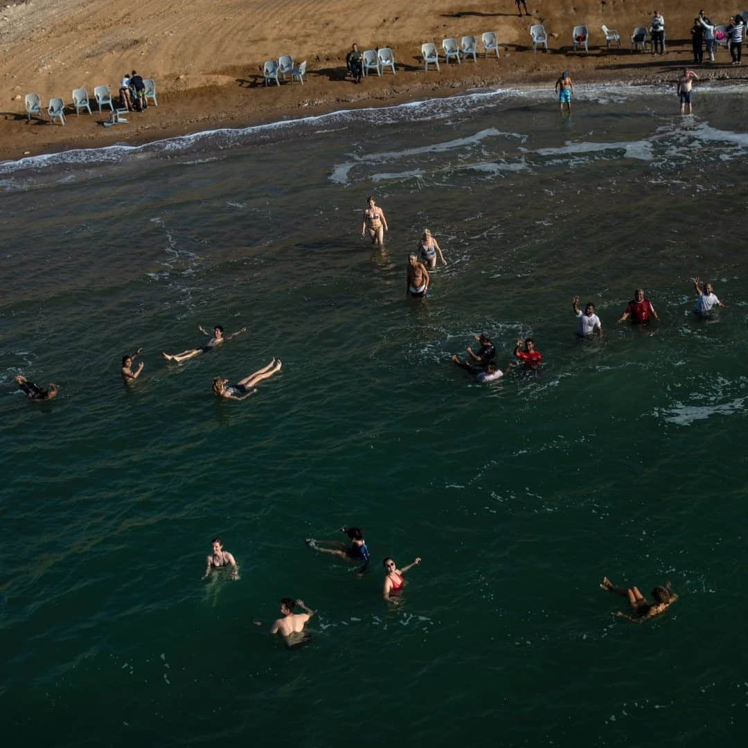 National Geographic Travelさんのインスタグラム写真 - (National Geographic TravelInstagram)「Photo by Muhammed Muheisen @mmuheisen / People enjoy floating in the Dead Sea in Jordan. For more photos and videos from different parts of the world, follow me @mmuheisen and @mmuheisenpublic. #muhammedmuheisen #الاردن #deadsea」12月13日 12時35分 - natgeotravel