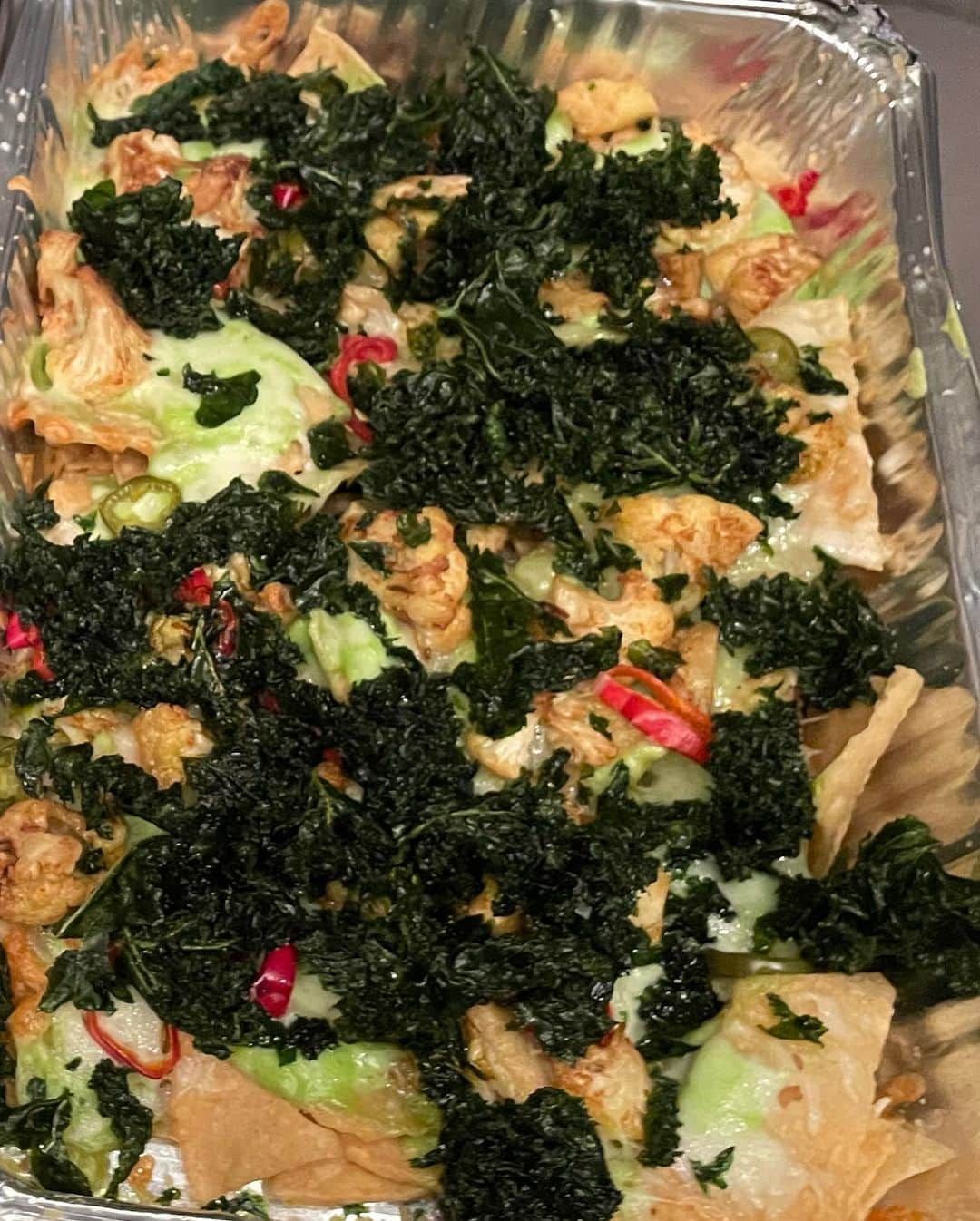 ビジー・フィリップスさんのインスタグラム写真 - (ビジー・フィリップスInstagram)「The kismet of my most favorite @pettycashla nachos delivered to me in New York on the day our house in LA officially for real is no longer our house wasn’t surprising really since the nachos were a gift from @instacais and everyone knows she’s a a real life witch and the greatest most thoughtful friend. And the nachos were PERFECT ❤️😭❤️😭」12月13日 12時59分 - busyphilipps