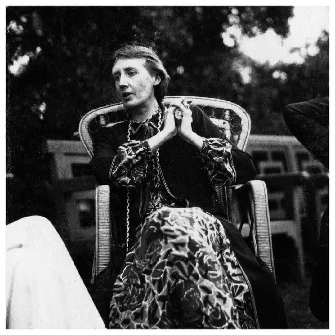 シャニン・ソサモンのインスタグラム：「Same  #REPOST @__nitch  Virginia Woolf // "It is poetry that I want now...long poems; I want the concentration, and the romance, and the words all glued together, fused, glowing."」