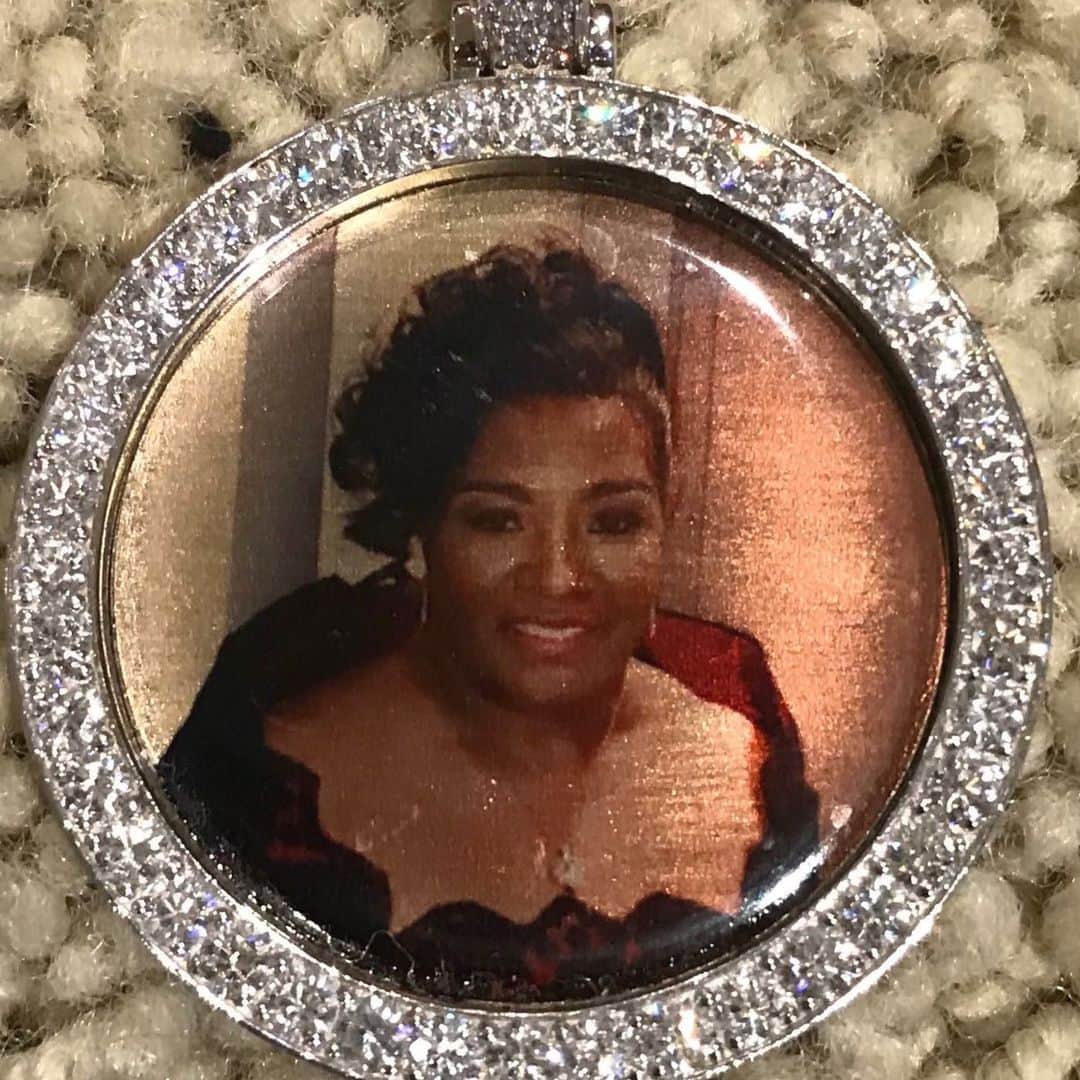 ジョン・ウォールのインスタグラム：「What I wouldn’t give to have you back with me right now.. But i kno you in a better place and I heard you yellin last night. Stepping back on that court without you was tough but I felt you, right there wit me. ALWAYS ‼️ Luv ya Ma❤️ RIH12.12.19🕊 #FrancesAnnPulley」