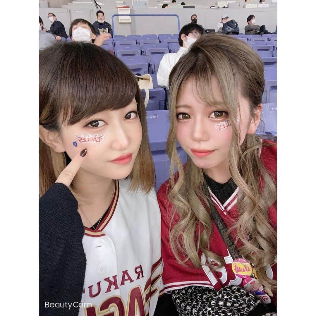 インスタ野球女子【公式アカウント】さんのインスタグラム写真 - (インスタ野球女子【公式アカウント】Instagram)「✩ ・ 今日は#イーグルス女子 をご紹介させていただきます♡* ・ 笑顔がとっても素敵な美人さん( ᵕᴗᵕ )💞* ・ @__achan._._ さんのアカウントも是非覗いてみてください✨* ・ インスタ野球女子ではプロ野球を観戦、応援している女性の方をRepostでご紹介させていただいています⚾* ・ みなさんも「#インスタ野球女子」をつけて投稿しよう！ 素敵な野球仲間が見つかるかも、、🙋！* ・ 素敵な投稿はリポストさせていただきます😘* ・ 次回もお楽しみに～～👋👋 ・ #イーグルス#楽天イーグルス #楽天女子 #イーグルス女子  #野球グッズ #野球観戦#ユニフォーム #可愛い#美人#美女#女の子 #楽天ファンと繋がりたい  #野球好きな人と繋がりたい #インスタ野球女子 y」12月13日 13時20分 - baseball_girl_89