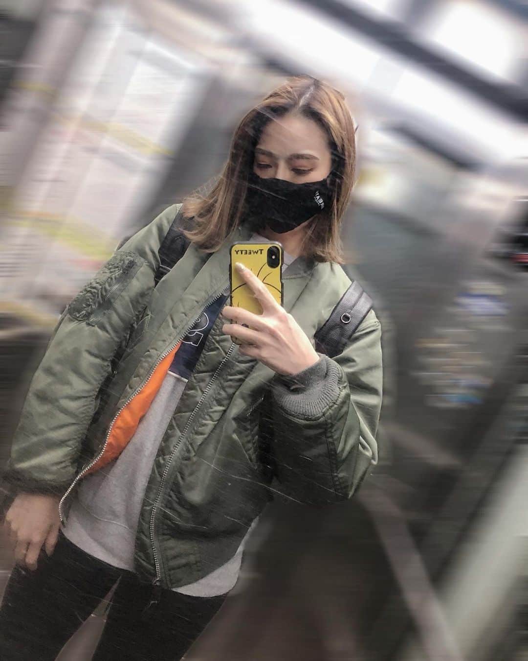 川戸沙羅のインスタグラム：「🏋️‍♀️仕事⇄GOLD'S GYM🏋️‍♀️  マシン、プレート、ダンベルに囲まれる毎日🪂  今日は @ken_workout さんパーソナルの日🐥✨  #workout #workoutmotivation  #fitness #fitnessbikini  #筋トレ #筋トレダイエット  #筋トレ女子  #ゴールドジム」