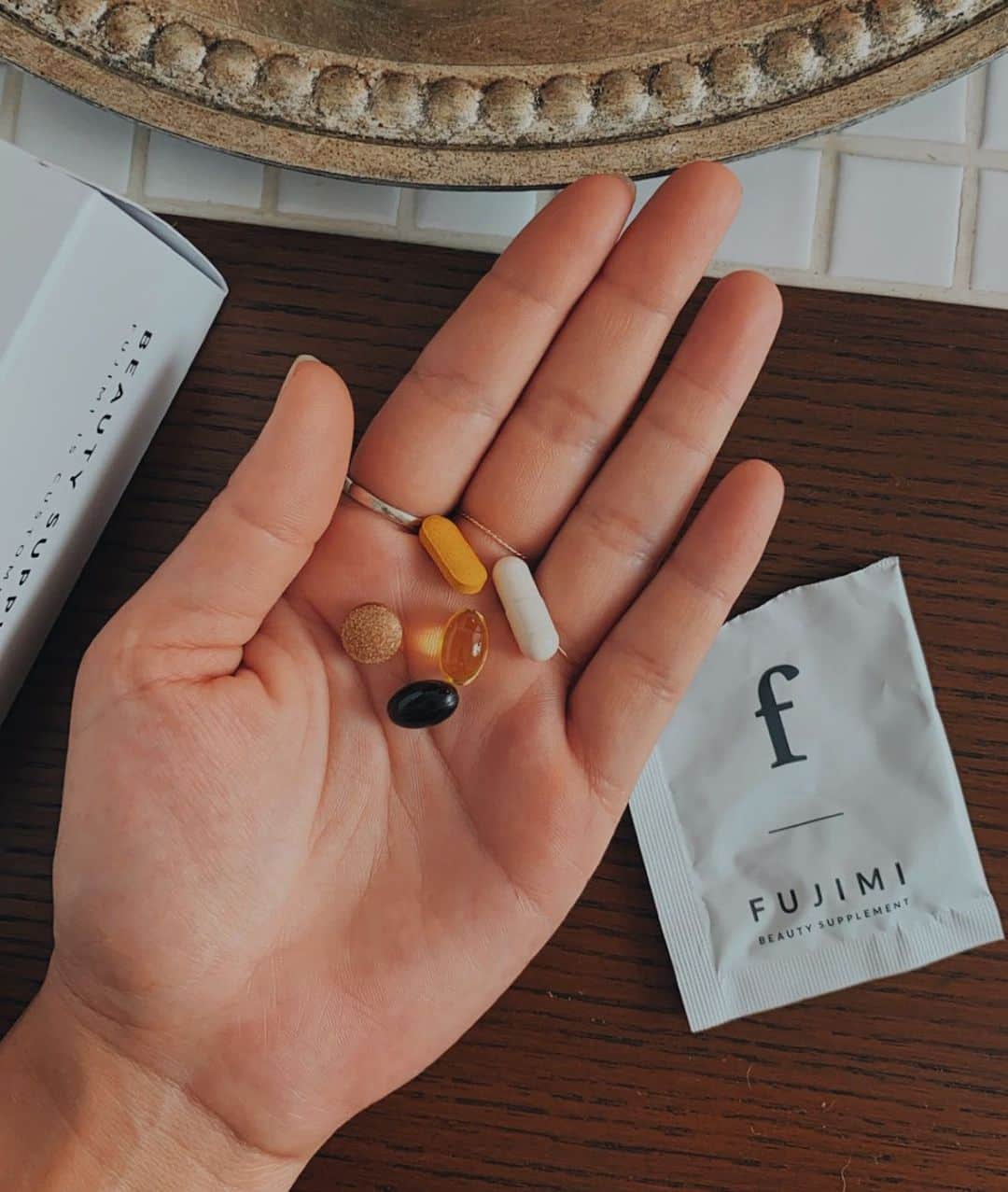 Fabiolla Takinamiのインスタグラム：「. 最近疲れ気味なので @fujimi_official の ビタミン剤で調整中💊 . #fujimiサプリ #サプリ#栄養バランス#supplement」