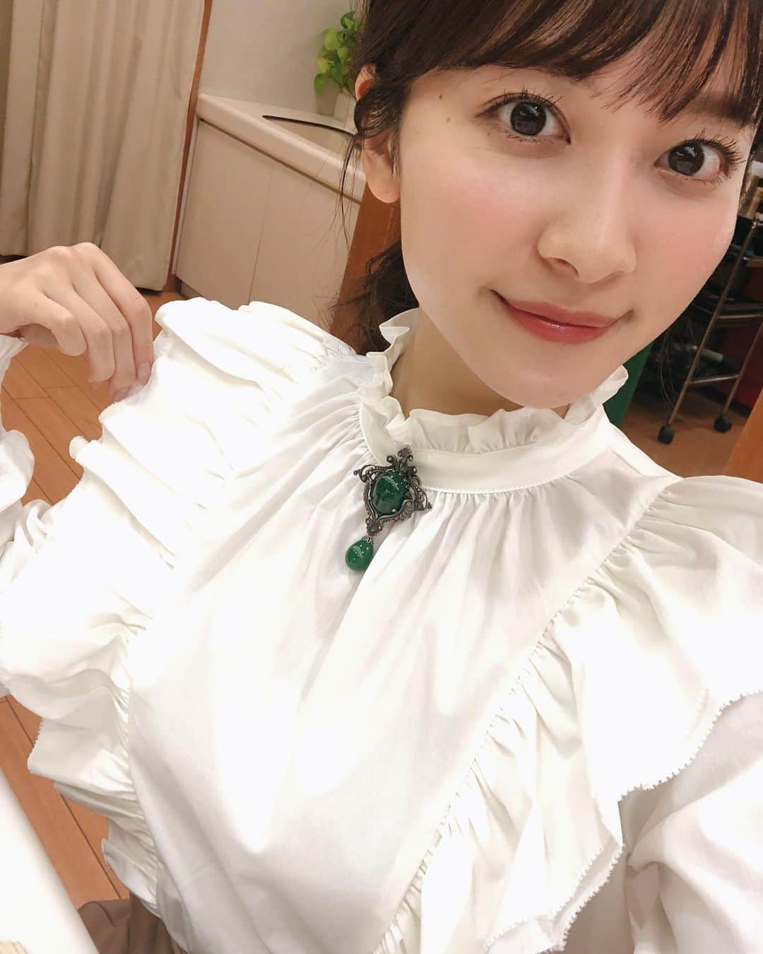 山本里菜さんのインスタグラム写真 - (山本里菜Instagram)「. サンジャポご覧いただきありがとうございました😊❤︎ . 今日は始まりから終わりまでずっと笑ってました〜😆 楽しかったな！♫ . 衣装 tops&pants:@eimyistoire . . #サンジャポ　#サンデージャポン　#トップス　#スカート #eimyistoire #ブローチ」12月13日 13時36分 - rinayamamoto_0622