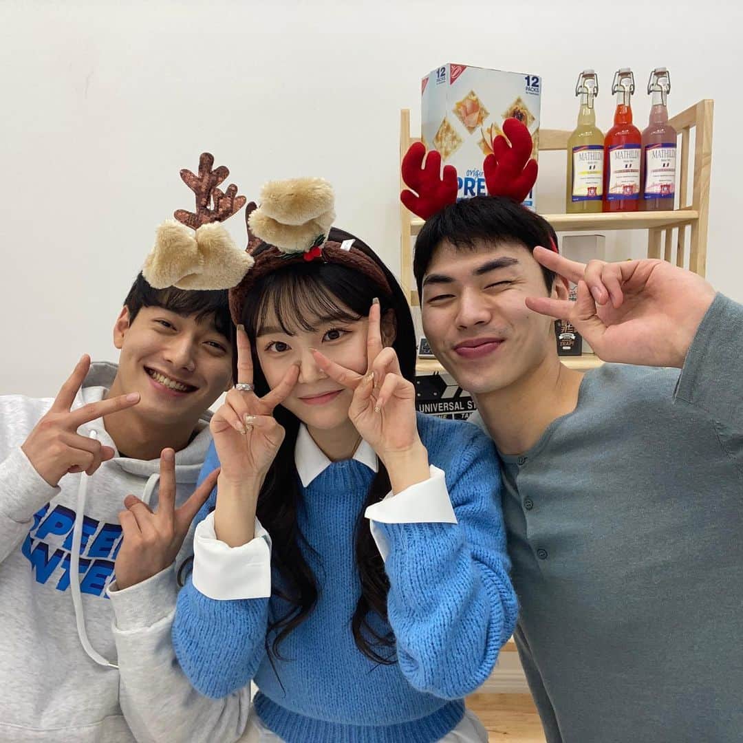 ユン・ダヨンのインスタグラム：「여러분 저희 두번째 영상 올라갔어요!! 에필로그까지 너무 재밌으니깐 끝까지 봐주십숑🤍 #WeARE」