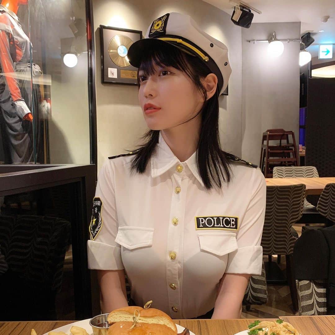 のインスタグラム：「👀👮🏻 2020年を振り返った１日でした #早い」