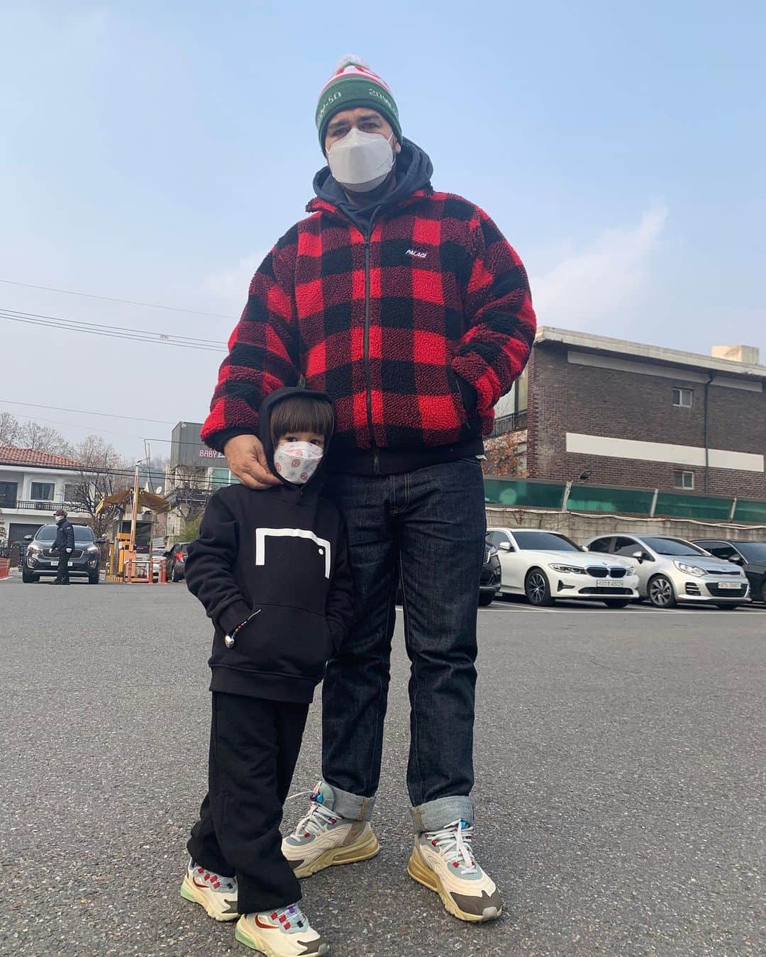 サム・ハミントンのインスタグラム：「이것 바로 빠숑! Pulling out the hypebeast」