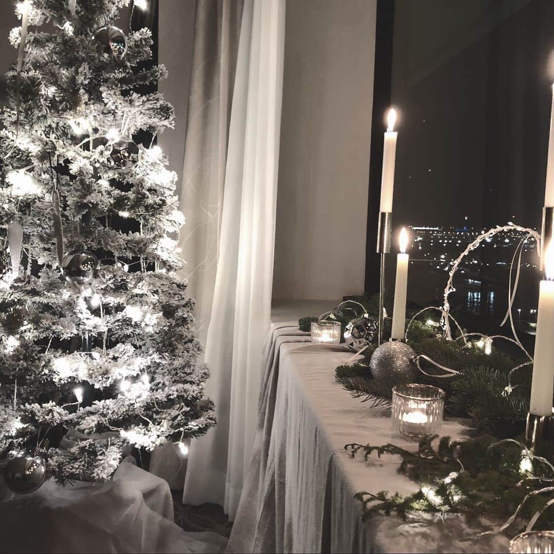 のインスタグラム：「last year 🏠🎄💕」