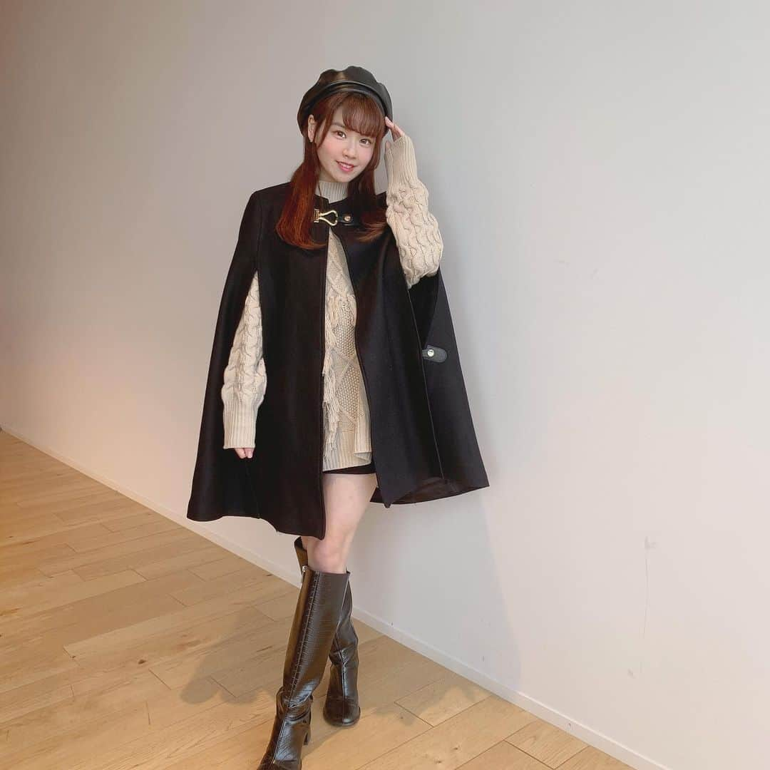 下間花梨のインスタグラム：「12/13 オンライントーク ZARAのケープかわいすぎい #ZARA#ケープ#ポンチョ#ベレー帽#ブーツ#GRL#私服#ラストアイドル」