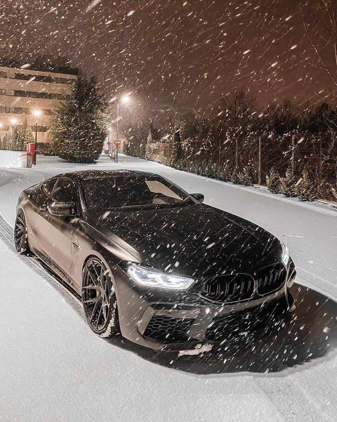 CARLiFESTYLEさんのインスタグラム写真 - (CARLiFESTYLEInstagram)「BMW M8 ready for some fun in the snow. Photo @zedsly #carlifestyle」12月13日 14時13分 - carlifestyle