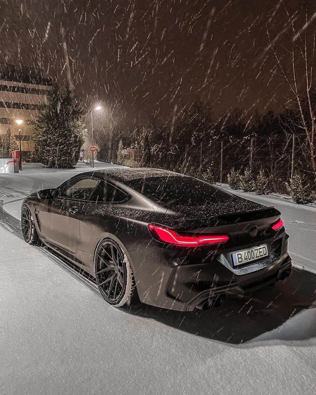 CARLiFESTYLEさんのインスタグラム写真 - (CARLiFESTYLEInstagram)「BMW M8 ready for some fun in the snow. Photo @zedsly #carlifestyle」12月13日 14時13分 - carlifestyle