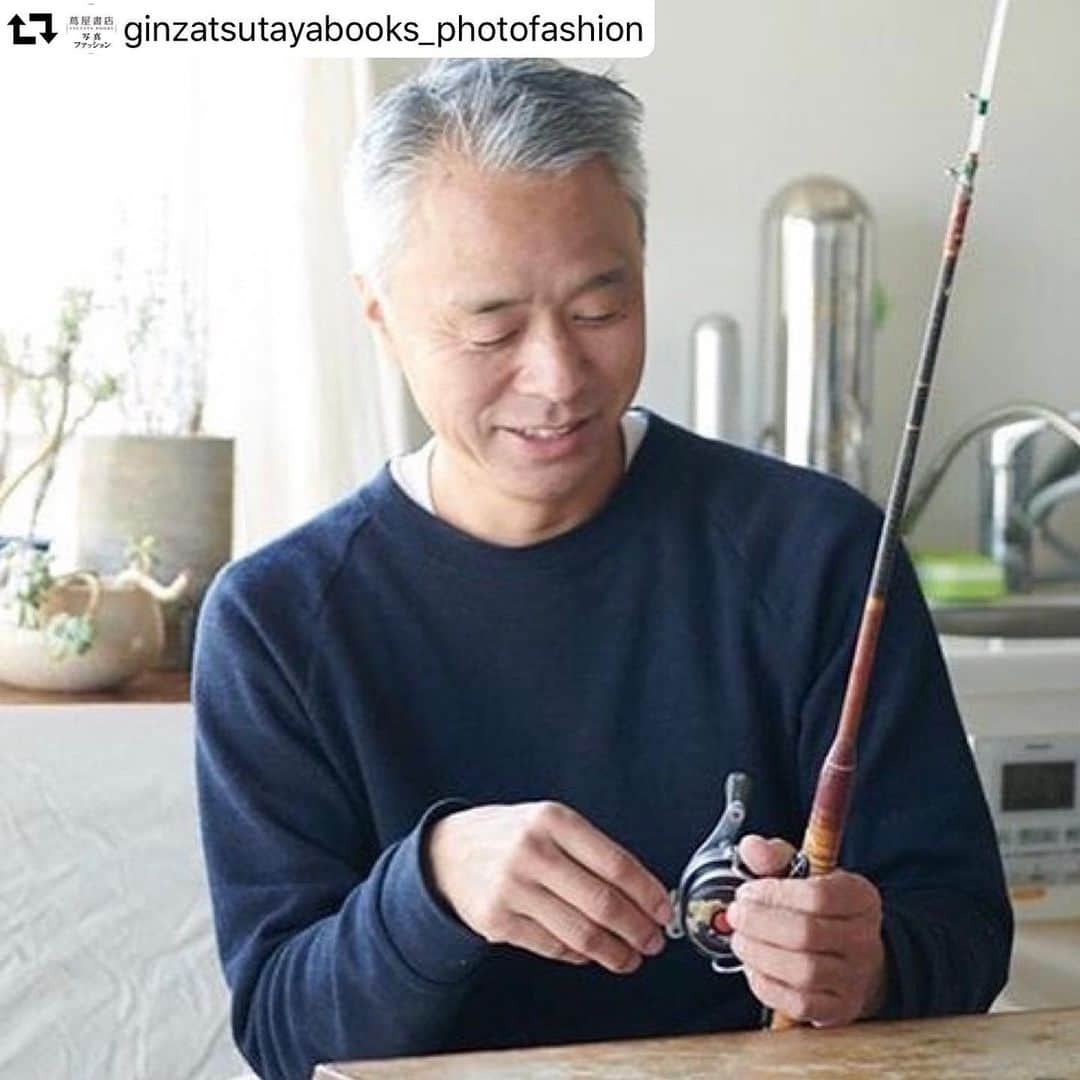 横浪修さんのインスタグラム写真 - (横浪修Instagram)「#横浪修 #osamuyokonami #repost @ginzatsutayabooks_photofashion ・・・ - ＼参加予約受付中／  【オンライントーク】 横浪修×住 佳織衣(『花椿』編集長)  新刊写真集『KUMO』刊行記念 ー写真集をつくり続けるー  ◾️日時：12月21日（月）20:00-22:00 ◾️会場：オンライン Zoomのウェビナー機能を使ってライブ配信です。  ◾️参加条件 イベントチケット予約・販売サービス「Peatix」にて以下のいずれかをご購入いただいたお客様  ①イベント参加券 1,000円(税込)  ②書籍付イベント参加券『KUMO／雲』7,260円（税込）  【お申込み方法】 PEATIXよりお申込み頂けます。PEATIXのイベント検索画面から『銀座蔦屋書店』で検索頂き、当イベントページにアクセスして下さい🕊   フォトグラファー・横浪修さんの新刊作品集『KUMO』の刊行を記念して、オンライントークイベントを開催致します。   LIBRARYMANより刊行された新刊『KUMO』は、横浪修さんが長年取り組んできた同じ服装をした少女たちを被写体として集団性、匿名性を追求する『Assembly』シリーズの最新作です。日本各地で撮影されたイメージの数々は、穏やかな日差しに包まれ、ユートピアのような空間が広がります。   今回対談のお相手として、横浪修さんのビューティー連載などを通して、長年横浪さんの作品をみつめてきた資生堂の企業文化誌『花椿』 編集長の住 佳織衣さんをお招きします。 新刊『KUMO』の刊行までの経緯や制作の裏話、自費出版や海外の出版社とのコラボレーションを通して、写真集を刊行し続ける横浪さんにとって「写真集」を続けることの意味について、トークしていただきます。   オンライン空間での写真の在り方が問われる昨今、「写真集」を紡ぐことの意味を考える2時間です。是非、ご参加ください。  【WEBページURL】 https://store.tsite.jp/ginza/event/art/17646-1014321211.html  @osamuyokonami  #ginza#ginzasix#ginzatsutayabooks#tsutayabooks#photography#osamuyokonami#yokonami osamu#kumo#libraryman#yokonamijapanesephotographer#photoprint#photoprintlover#photobookcollection#photoprintcollecter#銀座#銀座シックス#銀座蔦屋書店#蔦屋書店#横浪修#住佳織衣#花椿#横浪修さんの写真が素敵すぎる#オンライントークイベント#忘年会のかわりに」12月13日 14時08分 - osamuyokonami