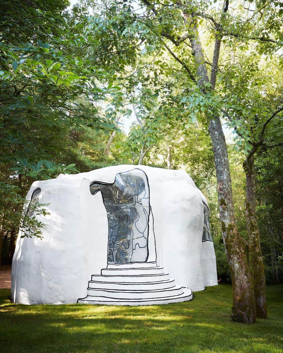 The Cool Hunterのインスタグラム：「Pace Gallery founder Arne Glimcher’s East Hampton Sculpture garden featuring a cartoon structure come to life by Jean Dubuffet. #thecoolhunter」