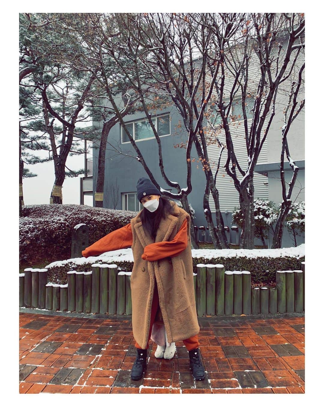 コ・ソヨンさんのインスタグラム写真 - (コ・ソヨンInstagram)「첫눈오신날🤍아쉬우니까 집앞이라도☃️」12月13日 14時23分 - kosoyoung_official