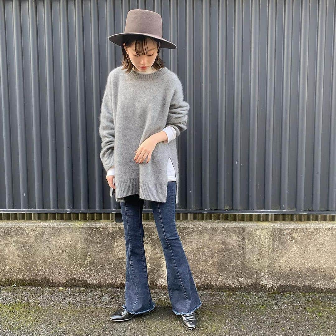 ukapiのインスタグラム：「⠀ ⠀ もうちょっと🤏 足が長かったらなぁ🥺 ⠀ お気に入りのknit♡ デニム合わせ。 ⠀ ⠀ #ロイヤルパーティー #royalparty @royalparty_official  #1000円オフクーポン中　 #plage #プラージュ」