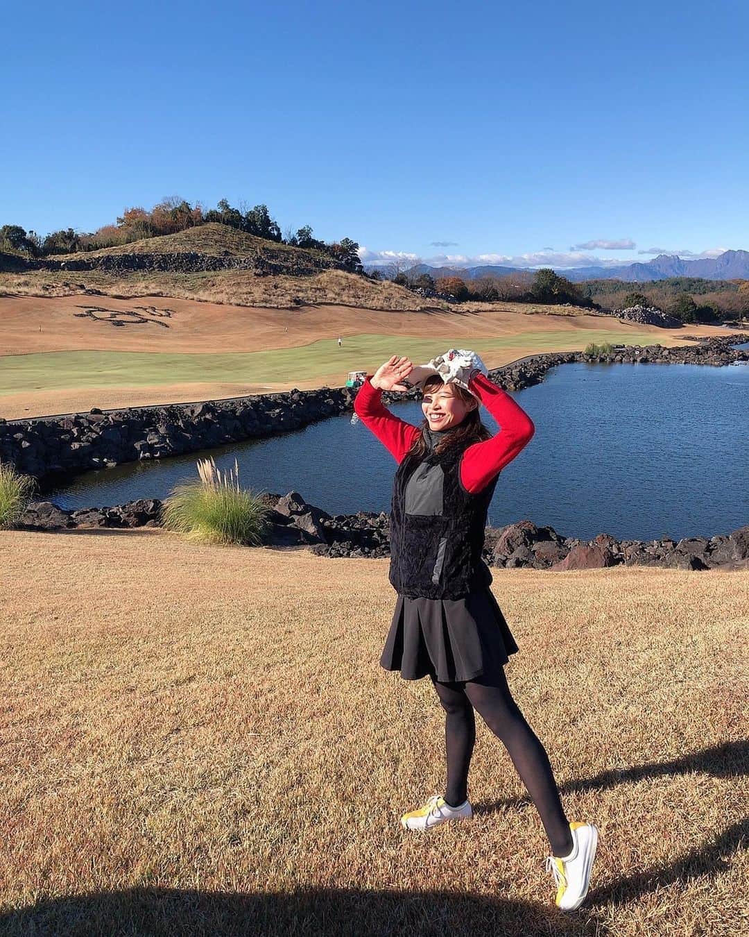 のインスタグラム：「お久しぶりの投稿になってしまった😂﻿ ﻿ #吉井カントリークラブ に行った時の❤️﻿ ﻿ ハート💚のグリーン⛳️あったり、🐬いたり、🐢いたり、🐳いたり、そしてとにかく溶岩だらけ！！﻿ ﻿ 本当に素敵な場所だった☺️﻿ また行きたいリストの中の１つ🐬❣️﻿ ﻿ #ゴルフ好き #ゴルフ #ゴルフラウンド #ゴルフ女子 #ゴルフ上手くなりたい #ゴルフスイング #ゴルフスイング動画 #ゴルフコーデ #ゴルフ男子 #ゴルフ好きな人と繋がりたい #ゴルフバカ #ゴルフ好きな人と仲良くなりたい #ゴルフウェア #ゴルフ記録 #ファッション #おしゃれさんと繋がりたい #お洒落 #ゴルジョ #スポーツ好き #スポーツコーデ  #golf #golfstagram #golfwear #golfgirl #golfswing #골프여자#골프스타그램 #골프 #골프웨어」