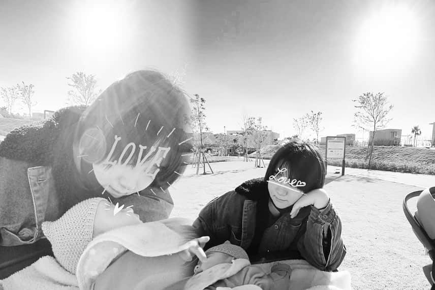 三船美佳さんのインスタグラム写真 - (三船美佳Instagram)「☀️ すごい可愛がってくれるレンさんと レンさんの顔を見ると ニッコォ〜😆って笑うお姫ちゃま👶  その2人の姿を見てると なんとも言えない幸せを感じる🥰」12月13日 14時54分 - mikamifune_official