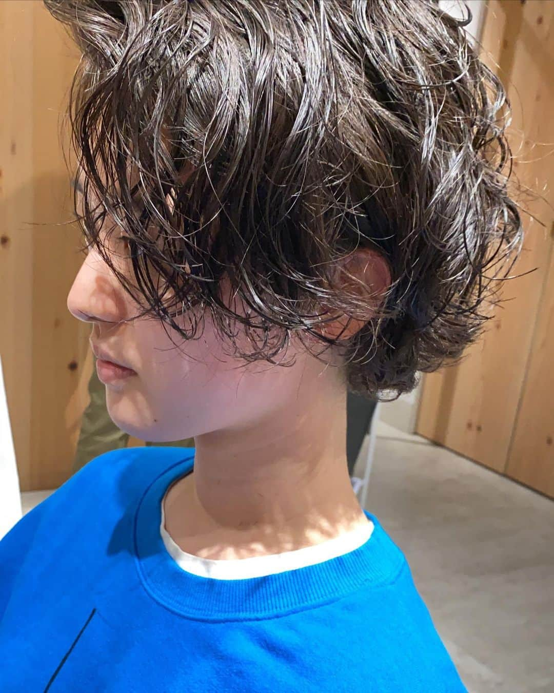 並木一樹さんのインスタグラム写真 - (並木一樹Instagram)「fluffy perm.  Before afterでfluffyなパーマヘア。 冬のファッションに映えますね。 顔まわりには透け感を。  #namiヘアー　▷レディーススタイルのまとめはこちら♪  #ナミキパーマ#フラッフィーパーマ#フラッフィーヘア #ハンサムショート #ボブ#ミニボブ #グラボブ #グラデーションボブ #ミニボブ #ショートヘア#ショート」12月13日 15時16分 - casi_namiki