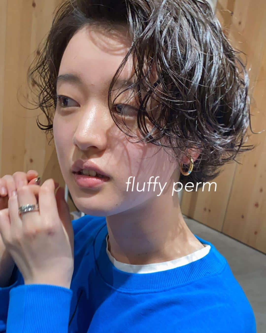 並木一樹さんのインスタグラム写真 - (並木一樹Instagram)「fluffy perm.  Before afterでfluffyなパーマヘア。 冬のファッションに映えますね。 顔まわりには透け感を。  #namiヘアー　▷レディーススタイルのまとめはこちら♪  #ナミキパーマ#フラッフィーパーマ#フラッフィーヘア #ハンサムショート #ボブ#ミニボブ #グラボブ #グラデーションボブ #ミニボブ #ショートヘア#ショート」12月13日 15時16分 - casi_namiki