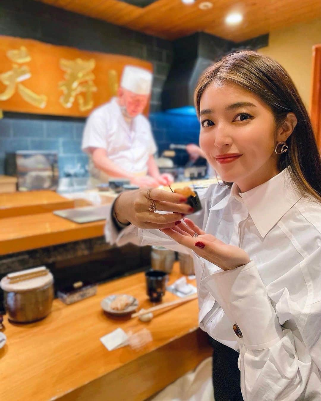 大口智恵美さんのインスタグラム写真 - (大口智恵美Instagram)「my birthday  昨日31歳になりました。 大好きなお寿司屋さんへ連れてってもらったよ🤍 沢山食べて、笑って泣いて。  お友達や家族からメッセージも沢山もらい、色んな人に支えられていることに改めて感謝。 幸せな時間をありがとう🤍  #mybirthday #1212 #love」12月13日 15時11分 - chemiiiii