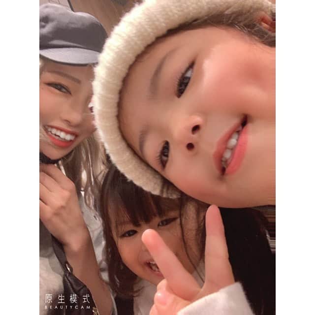 櫻井綾奈さんのインスタグラム写真 - (櫻井綾奈Instagram)「. 5月ぶりのいと＆うた＆りな👭💓 はーたらも含めて揃うのは4年振り🥶 . . 相変わらず可愛いちびーずに癒されたし 久しぶりに会えて語れてシアワセ♡♡ . 写真撮って〜撮って〜！攻撃すごくて 女の子だなあって実感🥺マジで天使🥺 . . 禰豆子と炭治郎のコスプレ欲しい！って言われて その場でポチった貢ぎオバさん2人です☺️☺️☺️ . いと誕生日だし、クリスマスだしね🎁☆*。 . 後日送られてきた写真と動画が さいっっっこうに可愛かったァ🤣💓 . . 次は大人だけでランチでも行こう🍽 . . 本日はお休みです💫 地元帰るよんっっ( °꒳° ) . . . #池袋 #ikebukuro #キャバ #キャバクラ #キャバ嬢 #池袋シーサイド #プリンスグループ #プリント倶楽部 #プリクラ #4年振り #子供のパワフルさ半端ない #貢ぎオバさん #秒でポチる #炭治郎コスプレ #禰豆子コスプレ #コスプレキッズ #dayoff #girlstalk #みんなノンアルday #👭 #🗣 #💓 #👧 #😍 #💸 #instagood #instalike #like4like #l4l」12月13日 15時12分 - mayapan0511