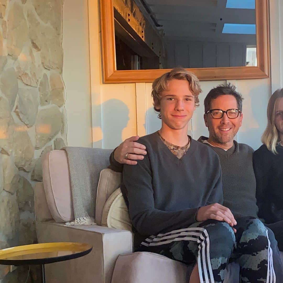 ダン・ブカティンスキーのインスタグラム：「Golden Hour. Perfect time of day for a holiday family photo.  Set the timer.  Cut half of them out.  Ahh well.  Jonah and I look cute.  #happyholidays」