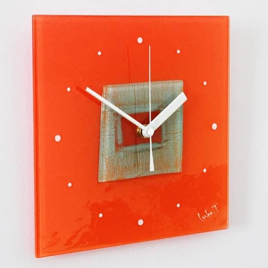 comb de shioさんのインスタグラム写真 - (comb de shioInstagram)「クリスマスプレゼントに🎄 毎日のおうち時間が特別になる、1点ものアートガラスの時計はいかがでしょうか？  新築祝いや、ご結婚のお祝いにも人気の1点ものアート時計✨  あなたも、時計から、アートのある生活、はじめませんか？  #オンラインショップで販売中   glass art clock by Isako TODA﻿ ﻿ #アートのある暮らし ﻿ #combdeshio﻿ #コムデシオガラス ﻿ #コムデシオ ﻿ #ガラス作家杜多一菜子﻿ #三重県  #三重県津市  #インテリア好きな人と繋がりたい﻿ #インテリアデザイン﻿ #おしゃれインテリア #インテリアアート #壁掛けインテリア #おしゃれな部屋  #抽象画アート #寝室インテリア  #壁掛け時計 #ガラス時計 #新築祝いのプレゼント #結婚祝いのプレゼント  #おうち時間を楽しむアイテム ﻿#インテリア時計  #artist  #interiorart #interiorartwork #artclock #glassclock #japanesecraft」12月13日 15時19分 - comb_de_shio