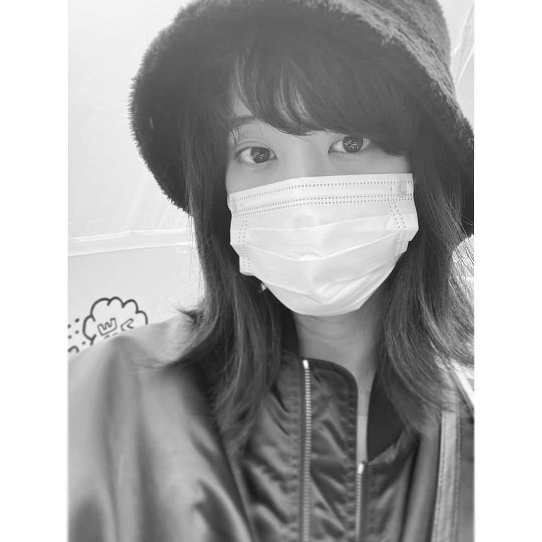 のインスタグラム：「. ラジオ「アインシュタイン・山崎紘菜 Heat&Heart!」 本日16:00〜OAです。 今年もあと残りわずか。 がんばりましょう。 #ヒトハト」