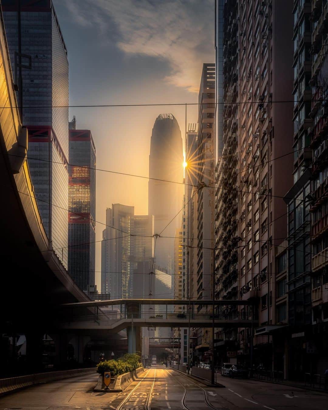 Canon Asiaのインスタグラム：「It's a new dawn, it's a new day and it's a new life. With 2020 coming to an end, let's look forward together to a better year and exciting beginning! 💯⁣ .⁣ @coolbiere took this glorious first shot using the Canon EOS R5, with beautiful rays illuminating the city in slumber 🤙⁣ .⁣ Image by @coolbiere on using the Canon EOS R5 • RF28-70mm F2 L USM • f/18 • ISO 100 • 1/320 • 50mm⁣ .⁣ Got a stunning shot you're proud of? Tag them with #canonasia or submit them on My Canon Story, link in bio!⁣ .⁣ #canonasia #photography #explore #architecture #sunrays #cityscape #lights #dawn #minimalistic #morning #composition #sky #canon #lens #inspiration #subject #landscape #light」