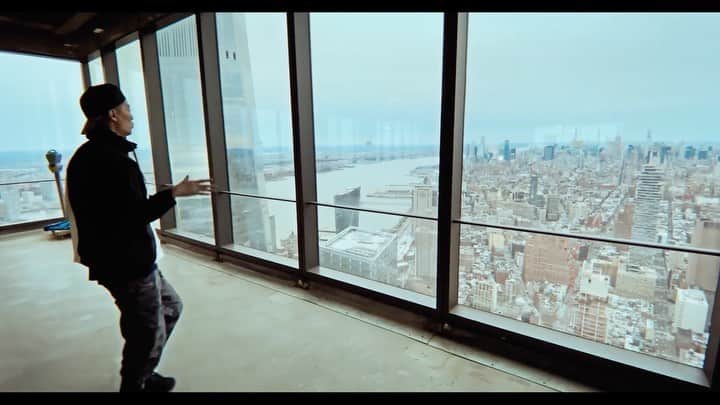 Shing02のインスタグラム：「[Video Premiere] Dae Han "DC2NYC2" @d_a_e_h_a_n_  feat. Maryanne Ito, Shing02, SPIN MASTER A-1 @a1championsound  with art from @dragon76art 🐉, @grimacenyc  directed by @lightworksrecordings  watch on @alohagotsoul YouTube channel 🎥 bit.ly/dc2nyc2 gear: @thehelmh @seaven.wear @sousoukyoto」