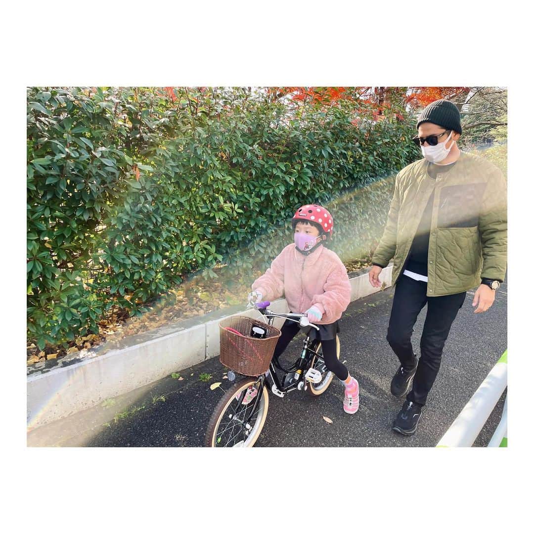 肥野竜也のインスタグラム：「【久しぶり】﻿ ﻿ ﻿ １週間近く出張していたので、久しぶりの家族との時間👨‍👩‍👧✨﻿ 少し会わないうちにまた成長しているんじゃない？w﻿ ﻿ ﻿ #肥野LIFE﻿ #肥野ファミリー﻿ #家族時間﻿ #一日中眠い父親」
