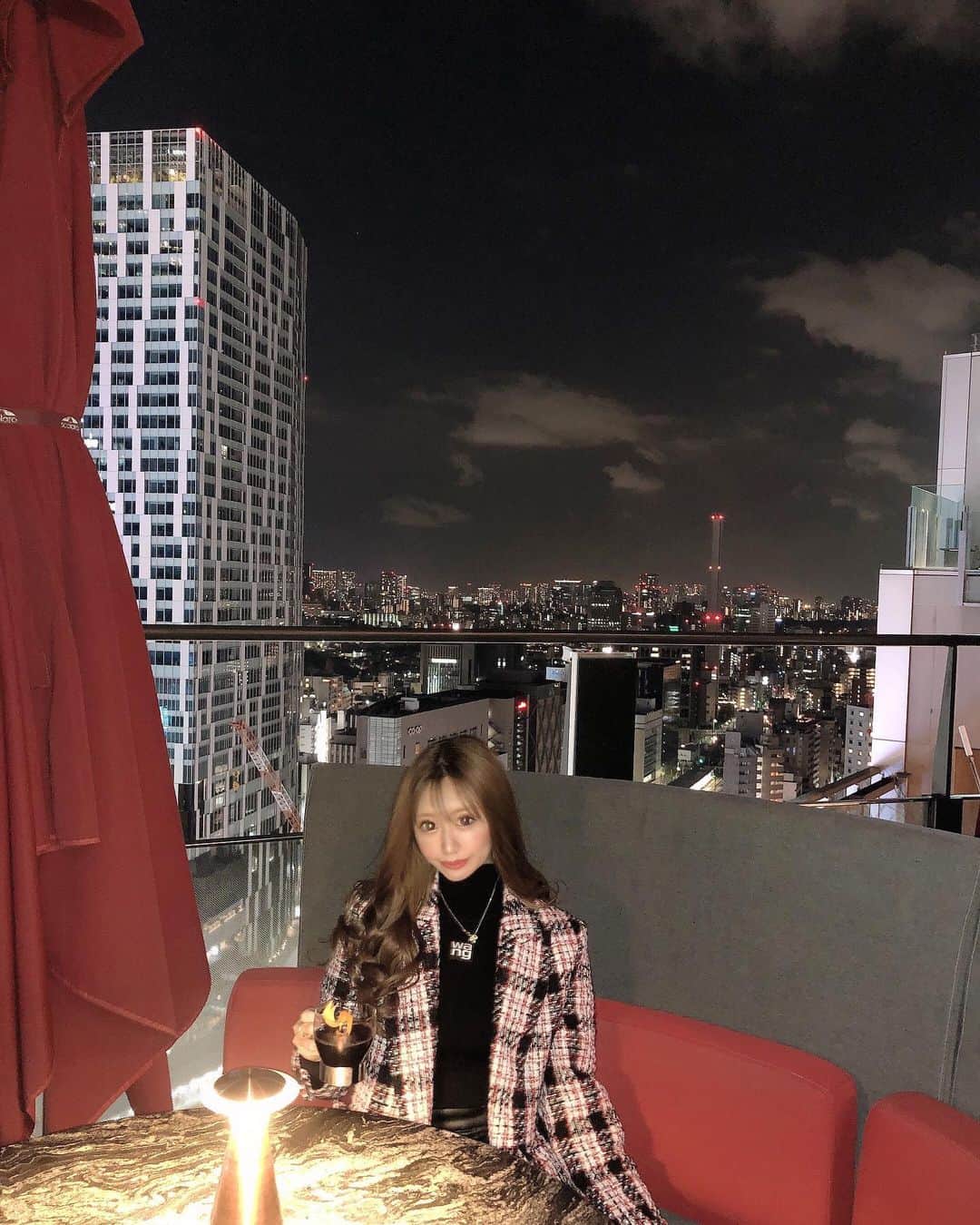 miuchinのインスタグラム：「次は明るい時にも行きたい👱🏻‍♀️ . #カフェ #カフェ巡り #celavitokyo #テラス #夜景 #渋谷カフェ #渋谷 #shibuya #alexanderwang #fff #followforfollowback #followｍe #instagood」