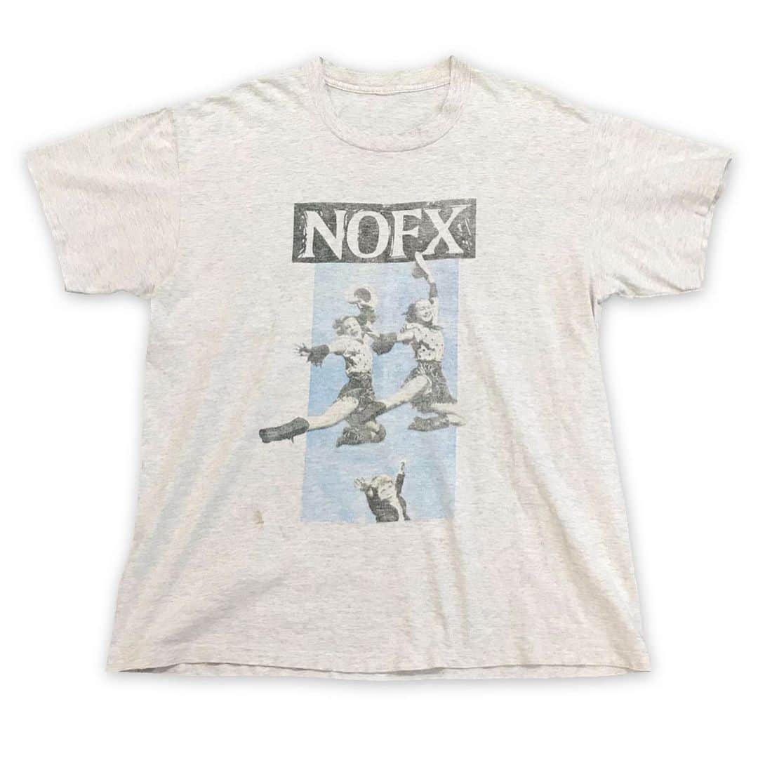 ジャムルさんのインスタグラム写真 - (ジャムルInstagram)「1990's～ NOFX ¥14500+tax  カリフォルニアで結成されたバンド、NOFX。 スピーディーでポップな楽曲が特徴で、メロコアの草分け的存在なバンドで、 中心メンバーであるファット・マイクは91年にレーベル Fat Wreck Chordsを立ち上げ、 あのハイスタをプロデュース、日本に逆輸入させヒットしたのも有名な話です。  こちらは彼等の作品の中でも人気の高い94年リリースのアルバム「punk in drublic」のTシャツ。 アルバムジャケットと同じシュールなグラフィックにこの色使いは見かける事の少ない希少な1枚です。 .  WEB SHOPに入荷しております。 是非ご覧ください。 jammru.com  #お問い合わせはお電話で承ります #jammru#jammru_tee#vintagetshirt#vintagetee#nofx #osaka  #fashion  #streetstyle  #streetfashion  #vtg  #vintage  #used  #usedclothing  #古着 #古着屋 #ファッション #70s #80s #90s #ご来店の際はマスクの着用をお願い致します」12月13日 16時49分 - jammru