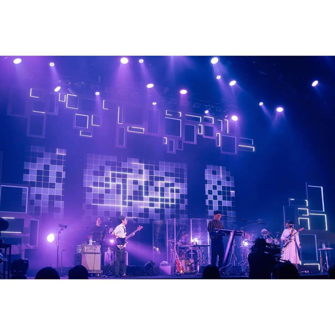 キリンジさんのインスタグラム写真 - (キリンジInstagram)「【PHOTO】 KIRINJI LIVE 2020 2020.12.9  NHKホール1日目  photo by 藤井拓  アーカイブ視聴券販売中！ 詳しくはプロフィール欄URLをチェック  #KIRINJILIVE2020 #KIRINJI #矢野博康 #sugarbeans #MELRAW #鎮座DOPENESS #YonYon   (STAFF)」12月13日 16時52分 - kirinji_official