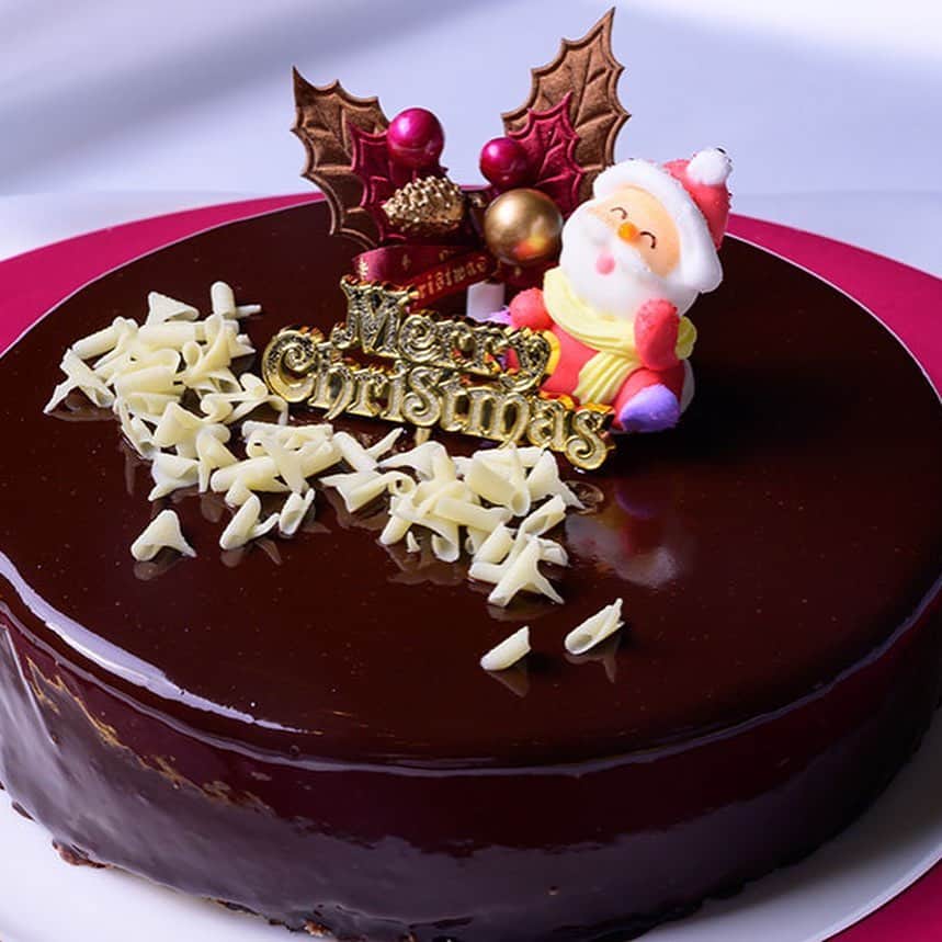 鈴鹿サーキット【公式】さんのインスタグラム写真 - (鈴鹿サーキット【公式】Instagram)「そら・たべよで食べられる ３つのクリスマスケーキ . ⭐︎フレーズ・ノエル（ランチ&ディナー） 王道、いちごをたっぷり使ったショートケーキ ⭐︎ベール・ノエル（ランチのみ） ピスタチオを使ったババロアとラズベリーゼリーのケーキ ⭐︎ショコラノワール（ディナーのみ） チョコムースの中にバニラが香るクリームブリュレが入ったケーキ . あなたはどれが食べたい？ +*+*+*+*+*+*+*+*+*+*+*+*+*+* 12月25日まで #鈴鹿サーキット #suzukacircuit #そらたべよ #クリスマスまで」12月13日 16時53分 - suzukacircuit_official