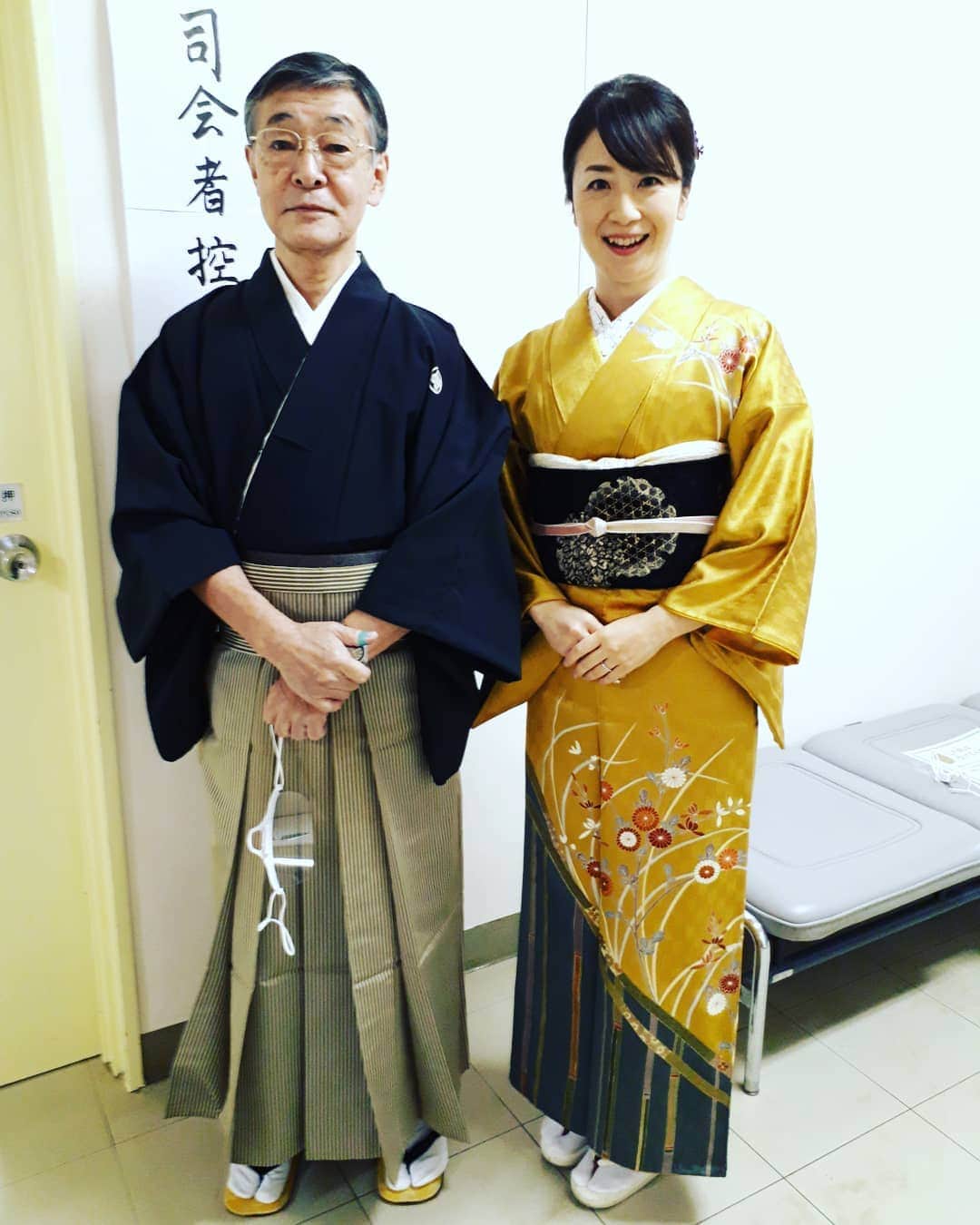 那須洋子のインスタグラム：「全日本きもの装いコンテスト👘  静岡第一テレビアナウンサー 大大大先輩である 若月雄介さんとのMC🎤  (因みに駿河の若さまは、 私が入社したとき、 既に報道局長でいらっしゃいました！)  華麗でエレガントであり、 世界大会へのキップをかけた緊張感ある大会。  MC陣も着付けていただき、気分上がりました～  #フリーアナウンサー #静岡第一テレビ #Daiichitv #全日本きもの装いコンテスト」
