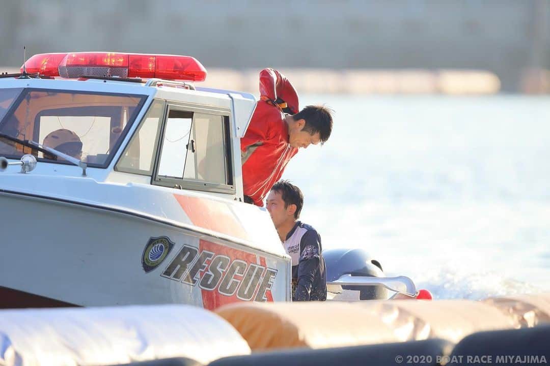 ボートレース宮島さんのインスタグラム写真 - (ボートレース宮島Instagram)「. 🚤第１１回中国醸造杯 中国ＶＳ近畿ＶＳ九州３地区対抗戦🚤 . 見事優勝に輝いたのは、岡山支部の金田大輔選手🥇 . 金田選手は９戦６勝の好成績で、優勝戦は３コース・カドからまくりを決め、デビューから１６年７か月、通算１１回目の優出で悲願の初優勝を飾りました！！ 🎊🎊 . 金田選手、優勝本当におめでとうございます🎉✨ . ファンの皆さま、一節間ありがとうございました🍀 次節もボートレース宮島をよろしくお願いいたします✨ . 🐵「次節は１２月２０日から第５回中国新聞販売センター杯🚤」 . . #ボートレース宮島 #宮島競艇場 #宮島競艇 #パルボート宮島 #モンタ #ボートレース #boatrace #競艇 #競艇場 #ボートレースな日々 #ボレジョ #ボートレーサー #競艇選手 #中国醸造杯 #中国醸造 #岡山支部 #金田大輔 #まくり #初優勝 #優勝戦 #優勝 #優勝おめでとう #好成績」12月13日 17時04分 - boatrace_miyajima