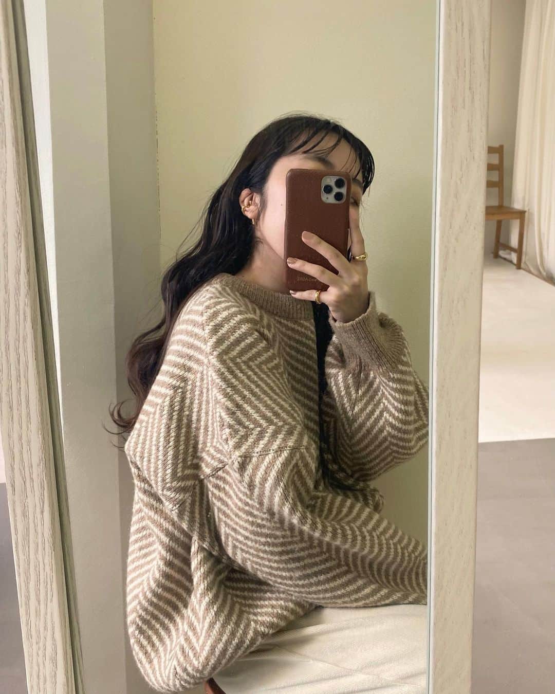 kannnaのインスタグラム：「可愛いニット〜 二色とも可愛くて選ばれへんなあ〜 サイズ感、たっぽり感もチョアです♡♡  明日22：００から販売です♡♡」